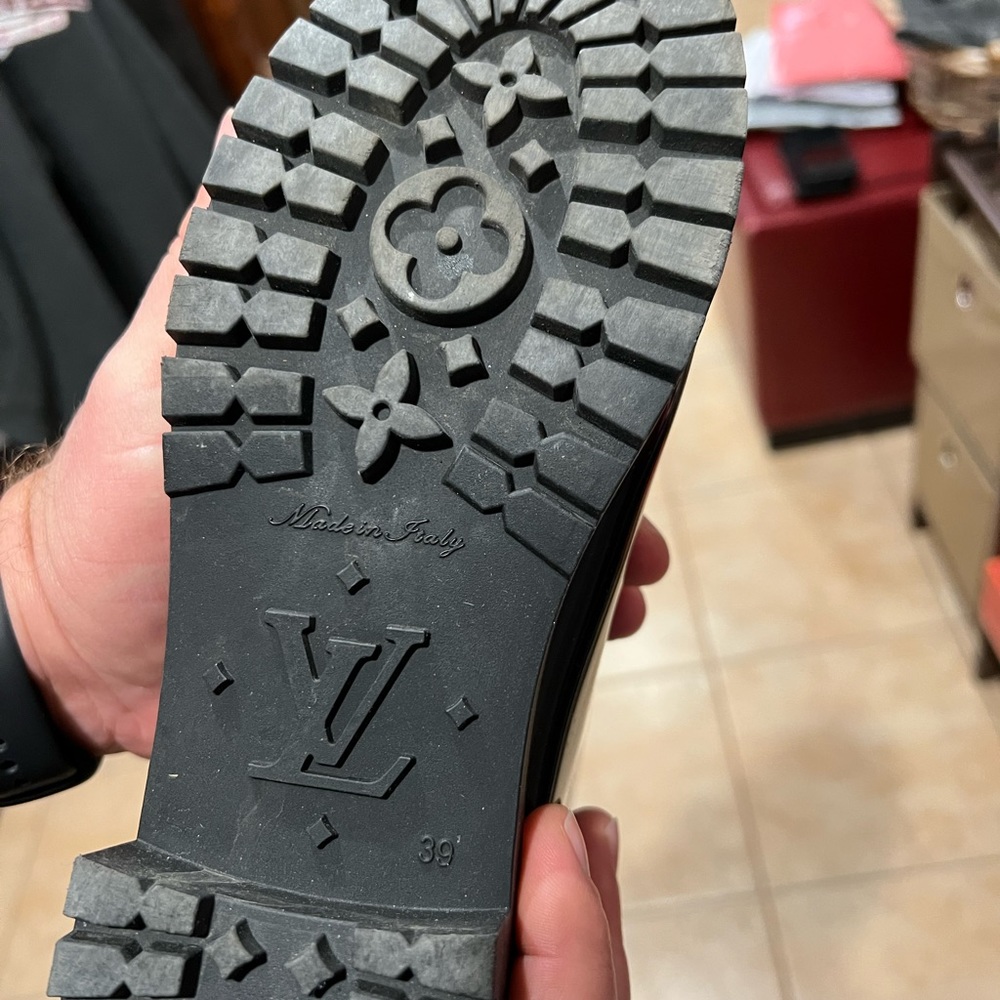 LV tall rain boots size 39. Worn once, with box and bags
